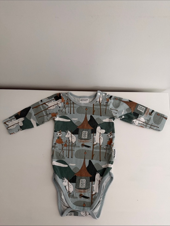Moomin Other - Moomin Long-Sleeve Baby Bodysuit in Sage Green Print Size 3-6M/62 cm